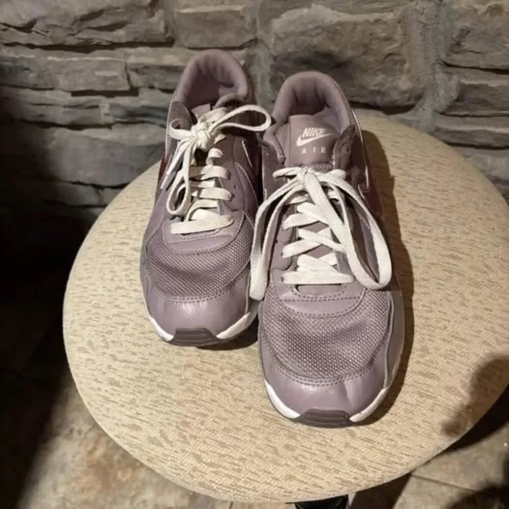 Nike Air Max cd6894-200 Girl Youth Size 6.5Y Condition is Pre-owned.